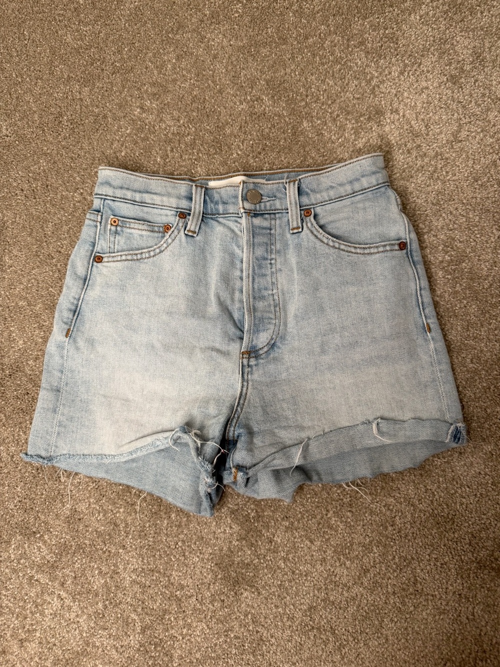 Aritzia Denim Forum The ’50s Arlo Light Wash Denim Shorts Size 26